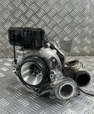 Audi Q7 4M Turbo 059145873BJ
