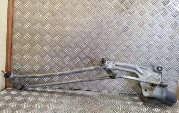 Renault Megane I Front wiper linkage and motor