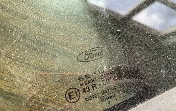 Ford Mondeo Mk III Rear vent window glass 43R001057