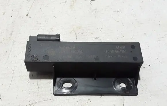 Chrysler Pacifica Aerial antenna amplifier 68068148AA