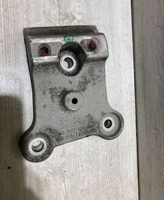 Citroen C3 Aircross Gearbox mounting bracket 9682355880