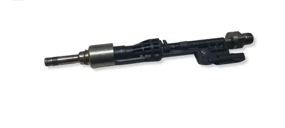 BMW X3 F25 Fuel injector 7597870