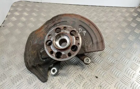 Mercedes-Benz CLA C117 X117 W117 Front wheel hub A2464210720