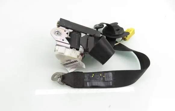 Volkswagen PASSAT B6 Front seatbelt 33046824 3C1857706F