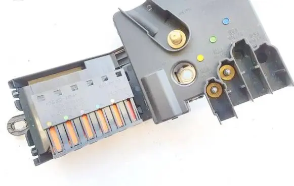 Mercedes-Benz E W211 Fuse box set 2119820302
