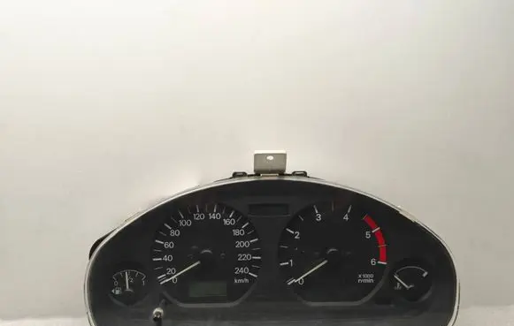 Mitsubishi Carisma Speedometer (instrument cluster) 0P0179001