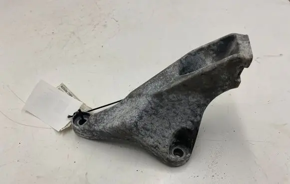 Audi A4 S4 B7 8E 8H Engine mounting bracket 8E0199307S