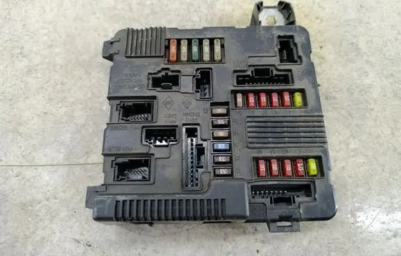 Renault Megane II Other control units/modules 8200306033A