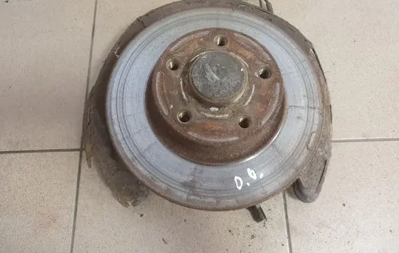 Opel Vivaro Rear wheel hub