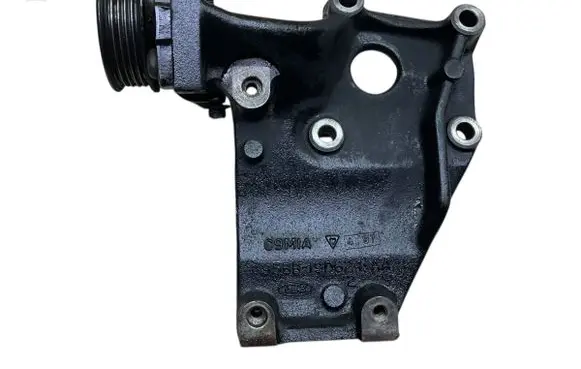 Engine mounting bracket