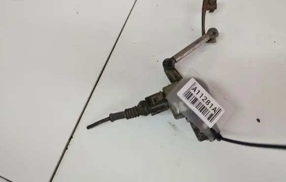 Skoda Octavia Mk2 (1Z) Front height sensor lever