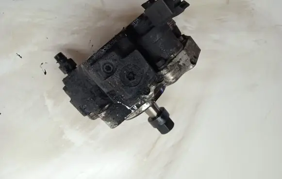 BMW X3 E83 Fuel injection high pressure pump 7788670