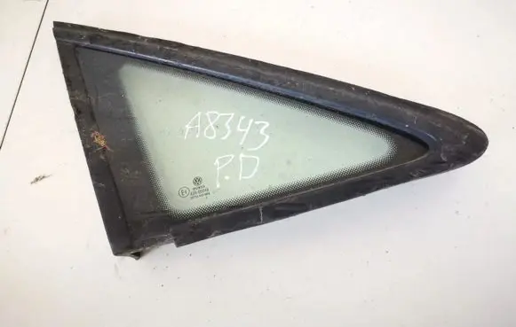 Volkswagen Touran I Front triangle window/glass 