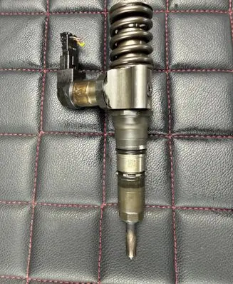 Volkswagen PASSAT B6 Fuel injector 03G130 120720 070J