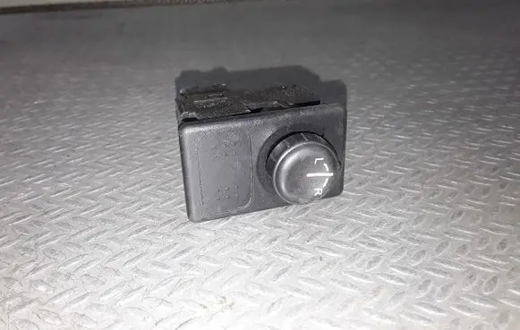 Nissan Almera Tino Wing mirror switch
