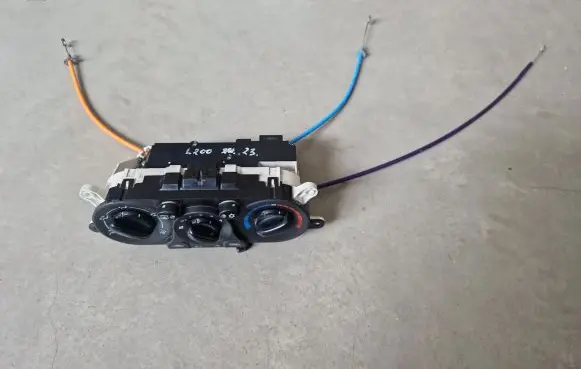 Mitsubishi L200 Climate control unit