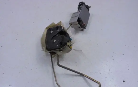 Hyundai Sonata Front door lock