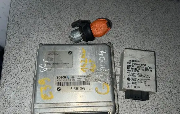 BMW 5 E39 Engine ECU kit and lock set 7789376 6905666