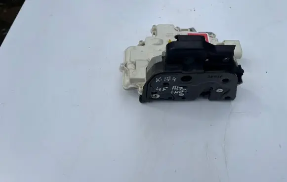 Audi A6 S6 C6 4F Rear door lock 4F0839016