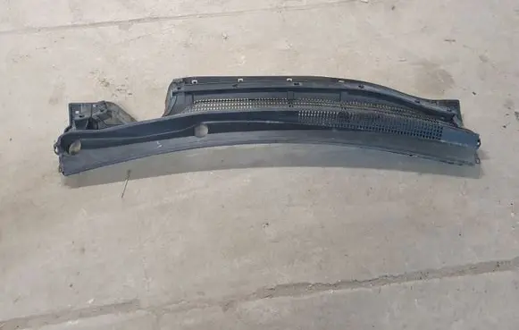 Toyota Prius+ (ZVW40) Wiper trim 5570847190