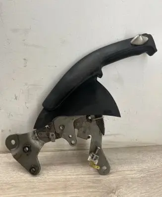 Honda CR-V Hand brake release handle 