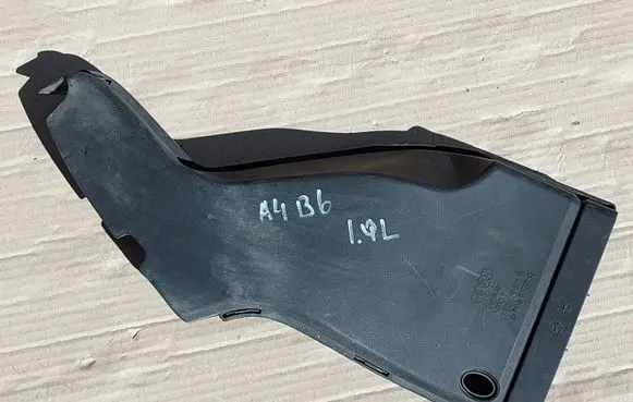 Audi A4 S4 B6 8E 8H Air intake duct part 8E0129618D