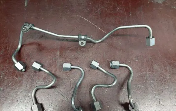 Fuel injector supply line/pipe