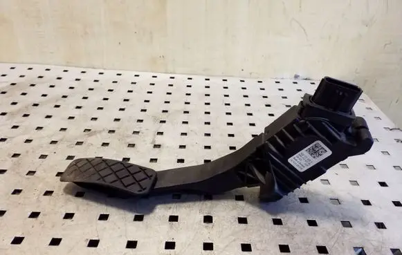 Volkswagen PASSAT B8 Accelerator throttle pedal 5Q2721503D