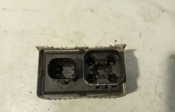 Opel Insignia A Glow plug pre-heat relay 55563423 0522122601