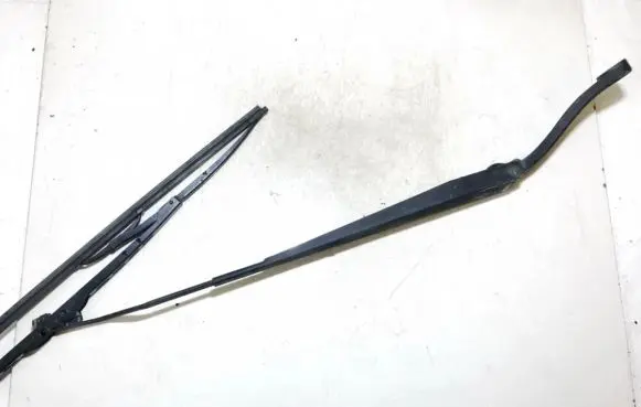 Chevrolet Captiva Front wiper blade arm