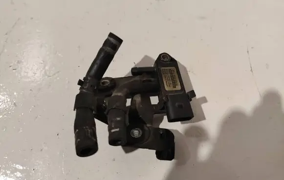 Volkswagen PASSAT B6 Exhaust gas pressure sensor 076906051A