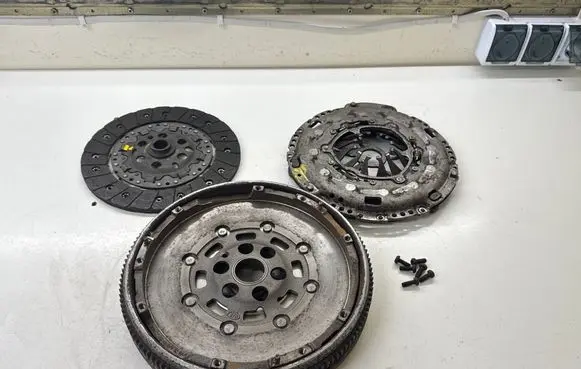Volkswagen Transporter - Caravelle T5 Clutch set kit 323064110