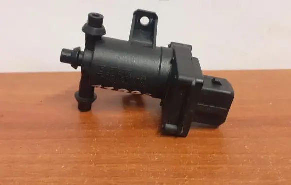 Mercedes-Benz E W210 Turbo solenoid valve A2028000178 11996