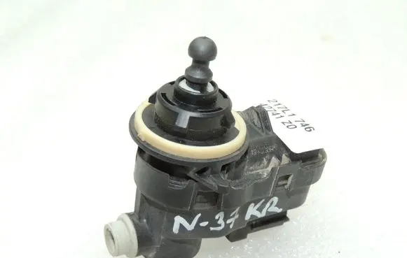 Nissan Qashqai Headlight level adjustment motor 8200402521 93161736