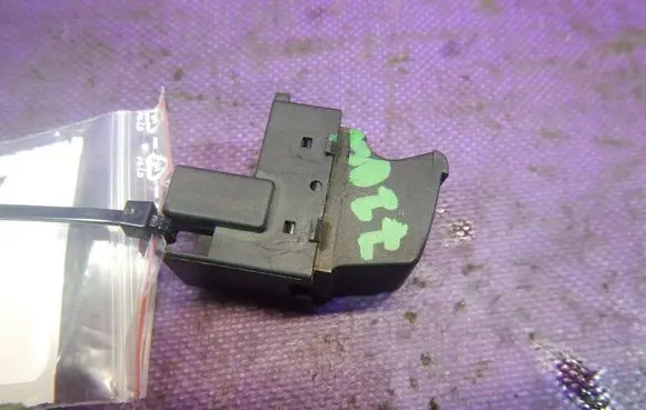Volkswagen PASSAT B5.5 Traction control (ASR) switch 