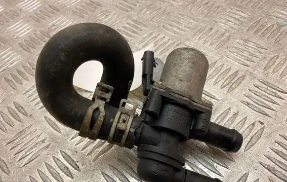 Volvo XC90 Coolant heater control valve 31338385