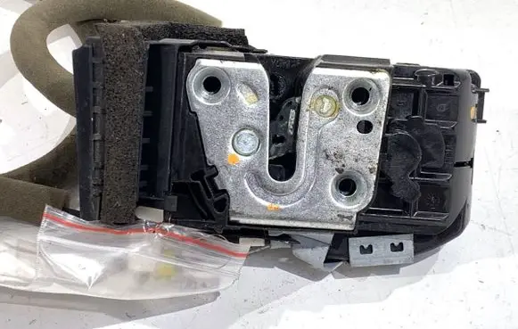 Nissan Qashqai Front door lock 
