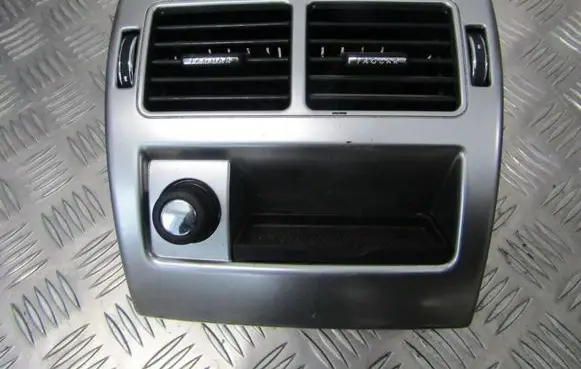 Jaguar XF Dash center air vent grill ax2367846a ax23-67846-a