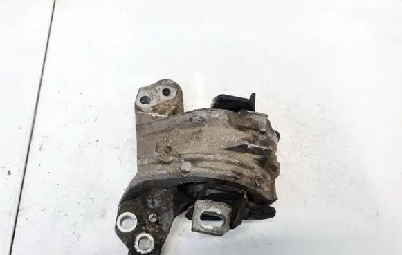 Engine mount bracket