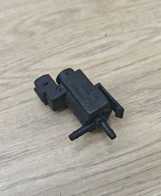 Volvo XC90 Turbo solenoid valve 30611668 72224010 06T124