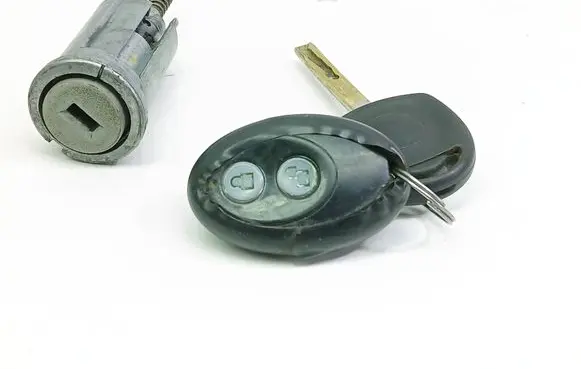 Opel Combo C Ignition lock 13168306