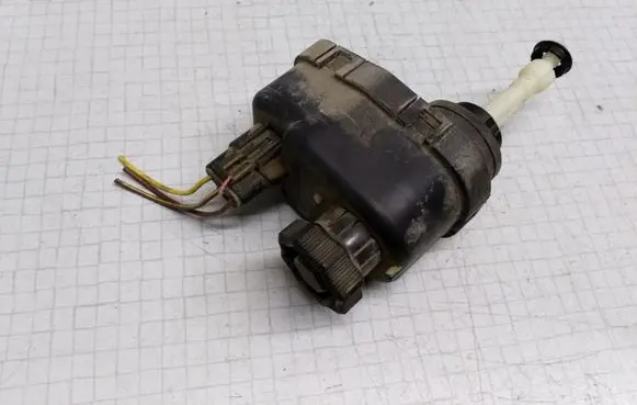 Opel Vectra A Headlight level adjustment motor 0132008306
