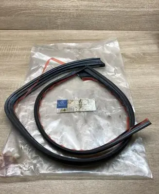 Mercedes-Benz A W168 Rubber seal rear door A1687373130