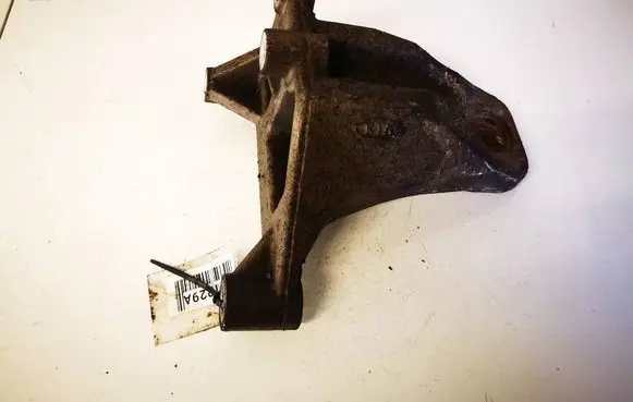 KIA Sorento Engine mounting bracket 