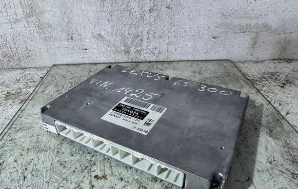 Lexus ES 250 - 300 - 330 Engine control unit/module 8966633251