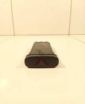 Volvo V70 Hazard light switch 8622091 99W32B
