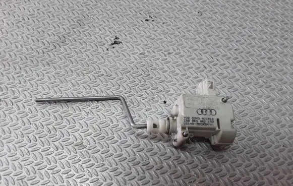 Audi A4 S4 B6 8E 8H Fuel tank cap lock 8E0862153