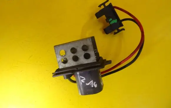 Renault 19 Heater blower motor/fan resistor 020619M