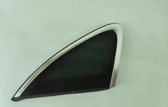 Porsche Macan (95B) Rear side window 002092 000255 386239