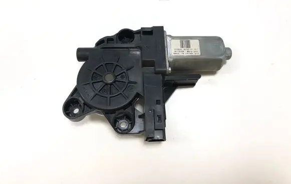 Volvo V70 Front door window regulator motor 970713 100622